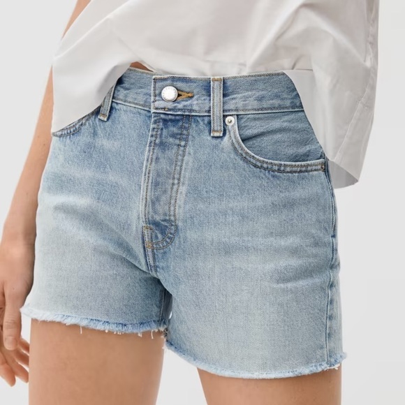 EVERLANE The Relaxed ‘90s Short Raw Fringed Edge Cutoff Distressed Hem Size 25 - Picture 1 of 9